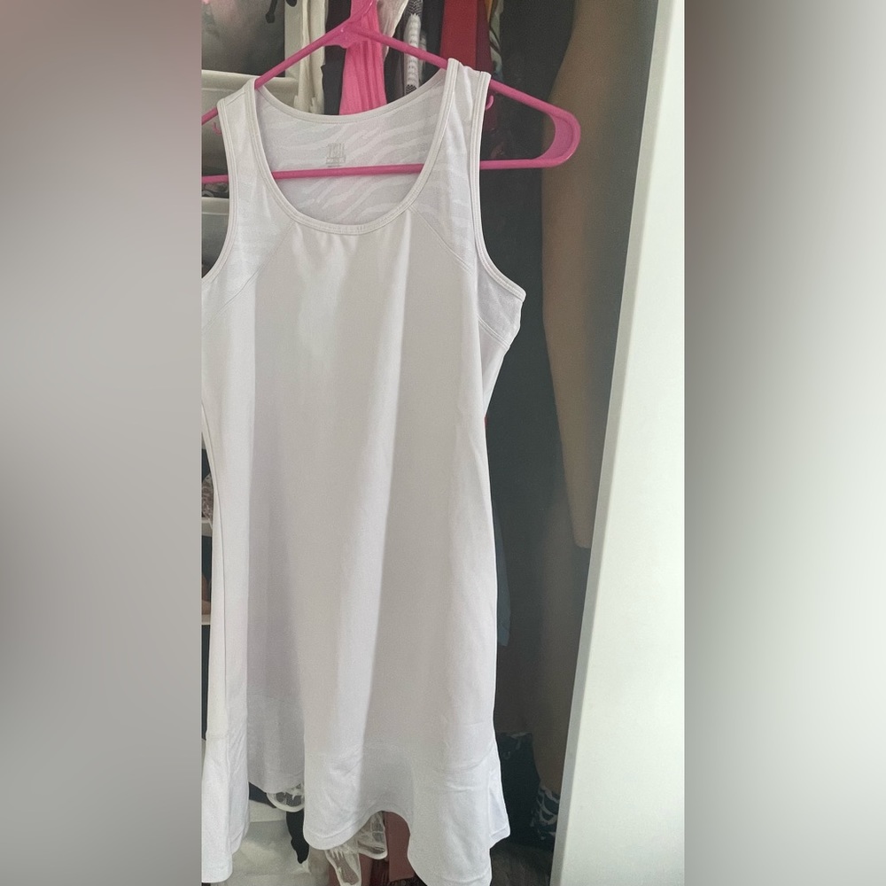Tail tennis white dress